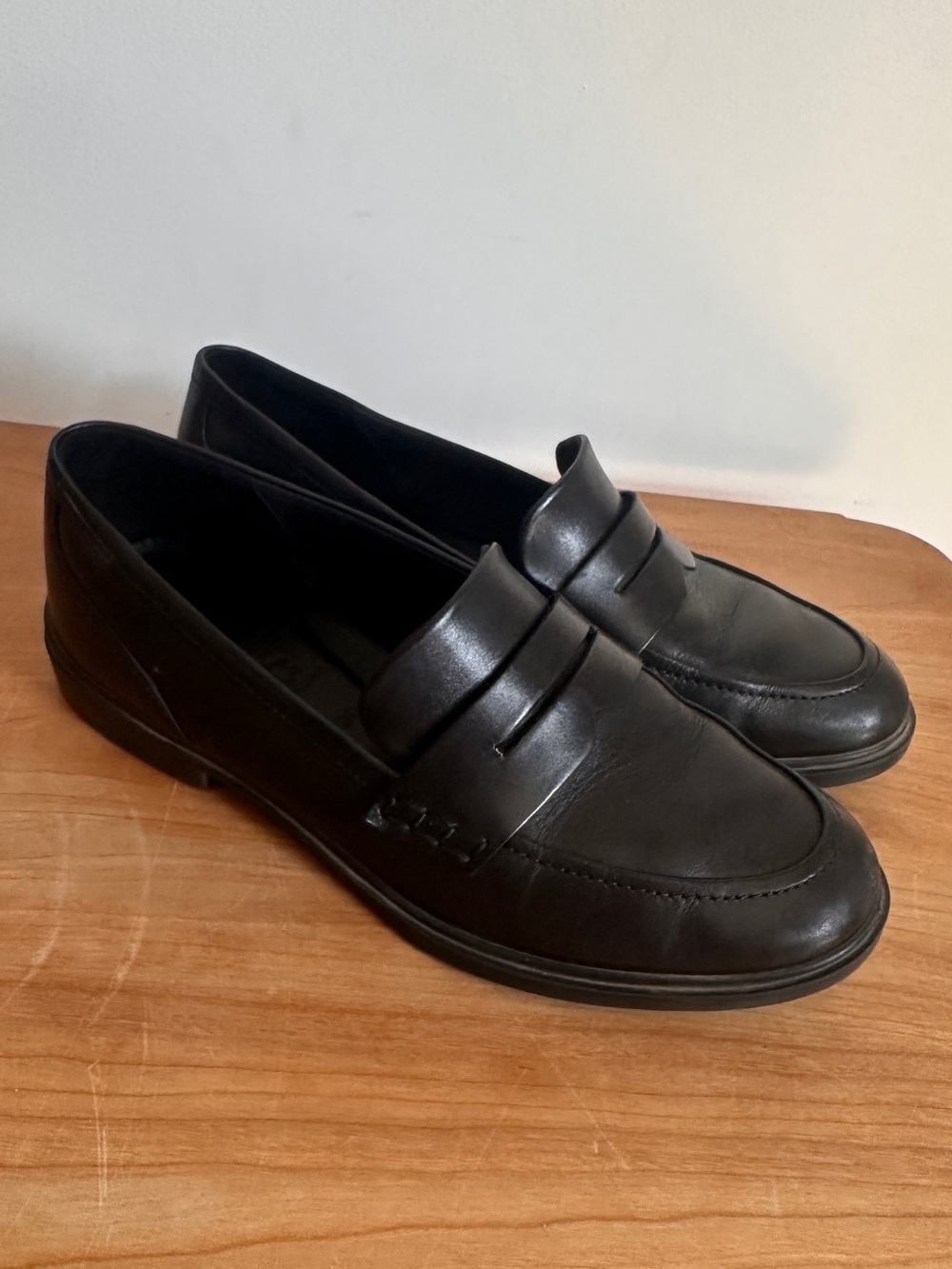ECCO Black Leather Penny Loafers EU 39 / US 8–8.5 Worn 3x